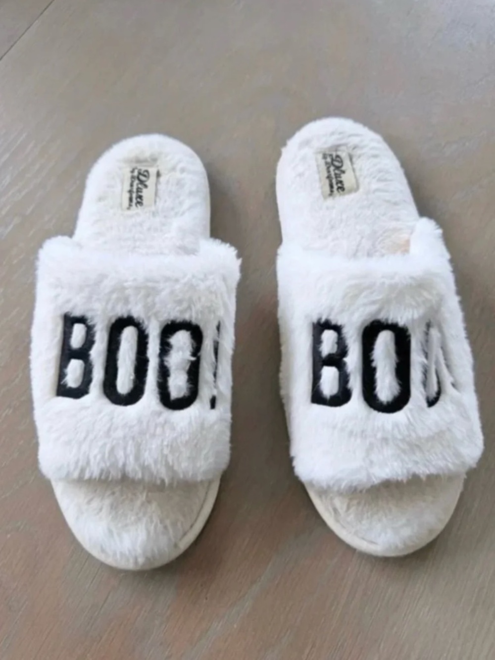 Dearfoams BOO Halloween Furry Slippers Womens White Slip On Seasonals